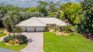 Yes, that's a 3 CAR GARAGE+ golf cart garage