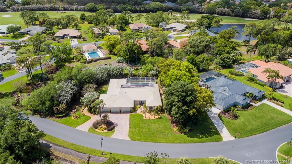golf club with LARGE lots