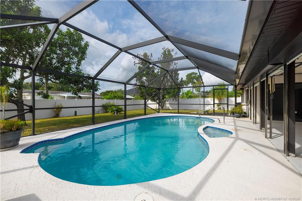 2 bedroom Single Family Residence at 160 SE Duxbury Avenue, Port St Lucie Sec 01, Port St. Lucie — photo 2