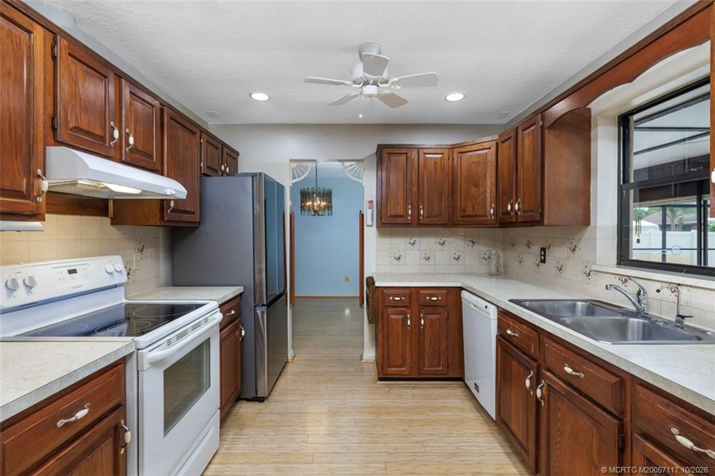 160 SE Duxbury Avenue, Port St. Lucie FL - photo 19 of 51