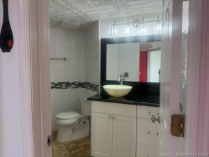 MAIN BATHROOM IN BEDROOM