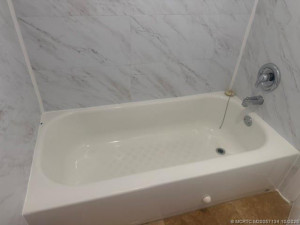 GUEST BATHROOM WITH A TUB