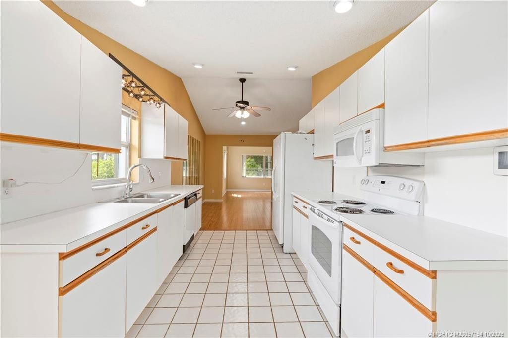 7130 SE Lillian Court, Stuart FL - photo 11 of 37