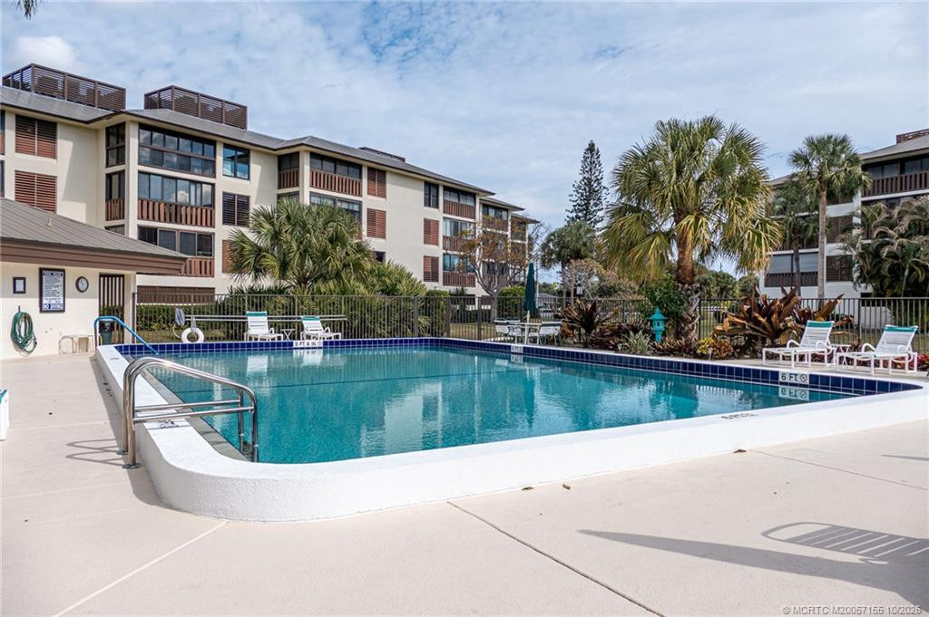 Pool, heated