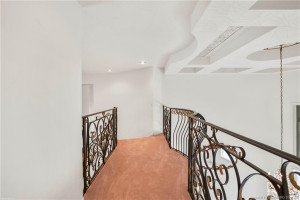 Photo 34