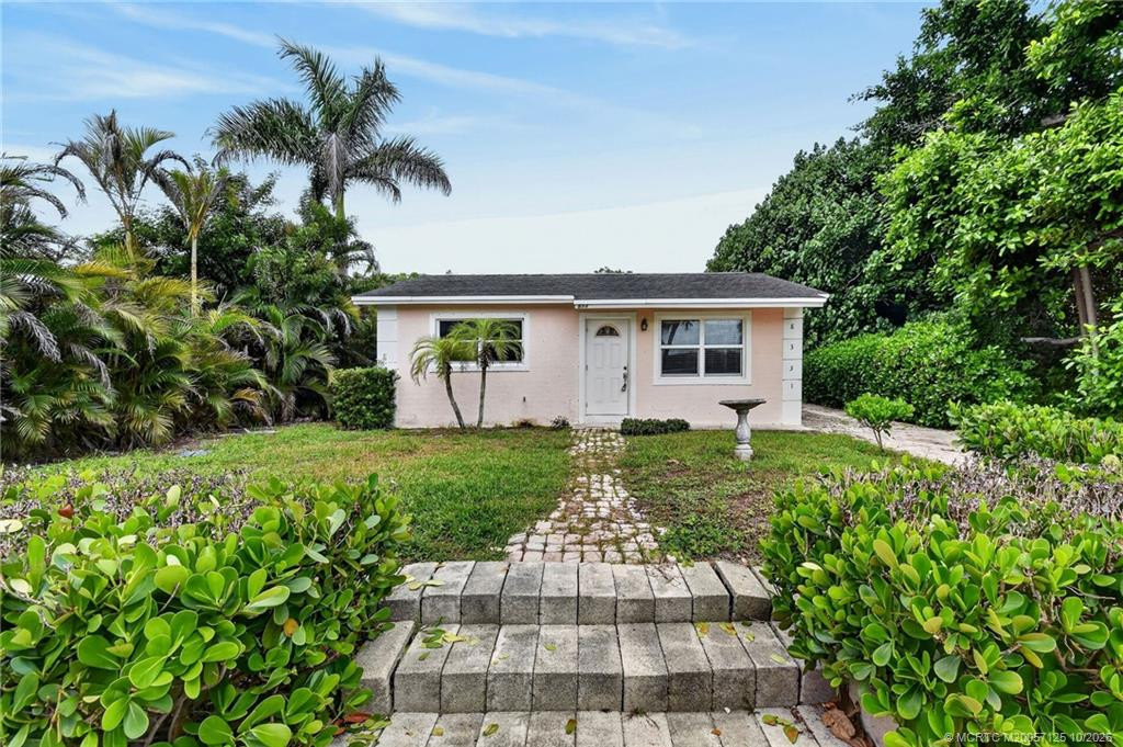 8331 SE Lundy Street, Hobe Sound, FL 33455 in Hobe Sound - property photo 2