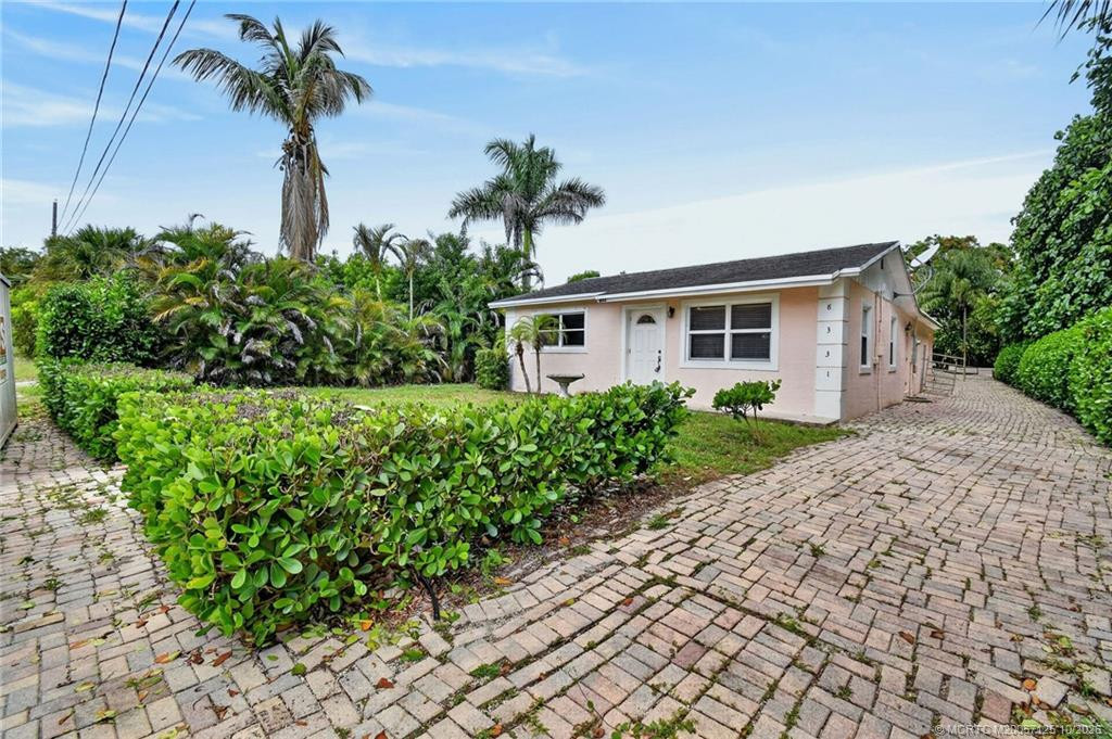 8331 SE Lundy Street, Hobe Sound, FL 33455 in Hobe Sound - property photo 3