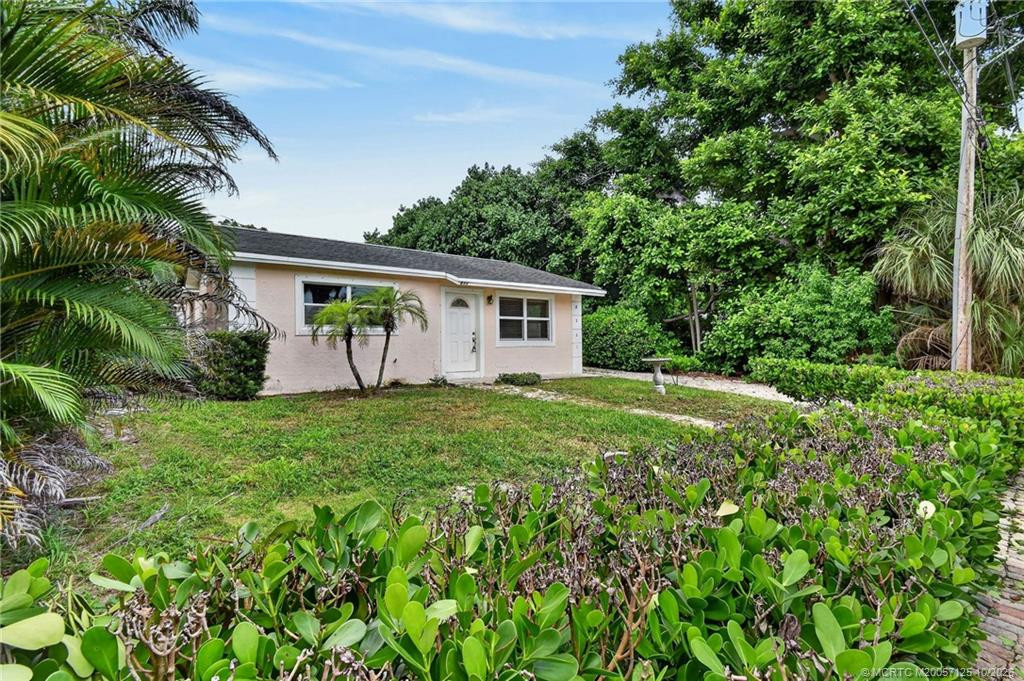 8331 SE Lundy Street, Hobe Sound, FL 33455 in Hobe Sound - property photo 4