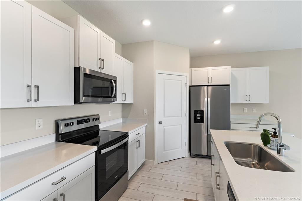 1590 NE Skyhigh Terrace, Jensen Beach FL - photo 6 of 39