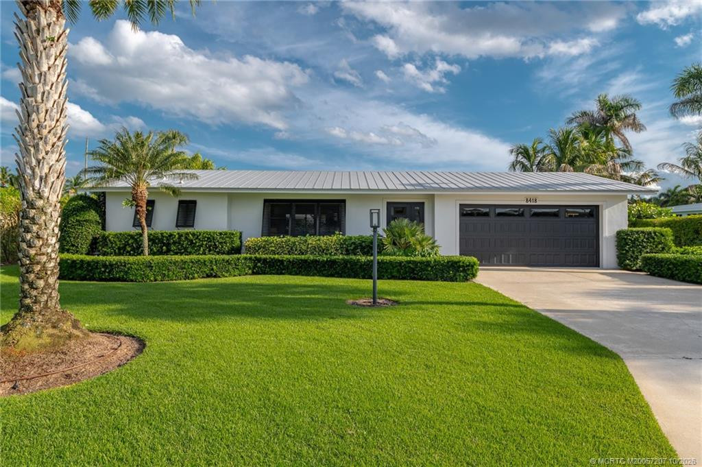 3 bedroom Single Family Residence at 8418 SE Coconut Street, North Hobe Sound Shores, Hobe Sound — photo 1