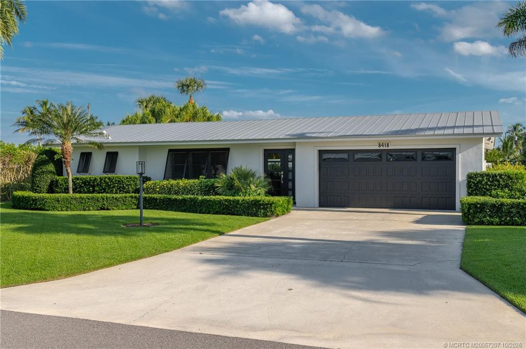 3 bedroom Single Family Residence at 8418 SE Coconut Street, North Hobe Sound Shores, Hobe Sound — photo 2