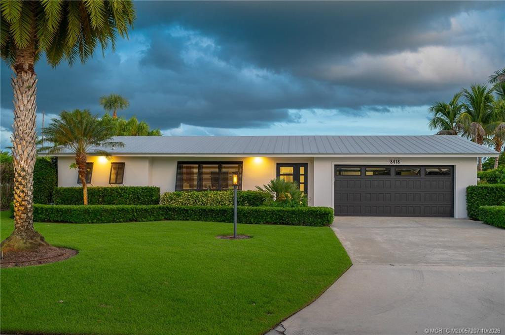 3 bedroom Single Family Residence at 8418 SE Coconut Street, North Hobe Sound Shores, Hobe Sound — photo 3