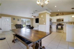 Open floor plan~ Spotless~ Loved home