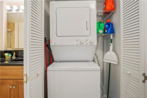 washer/dryer a must