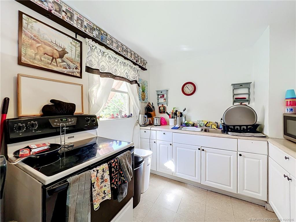 4823 Sears Street, Fort Pierce, FL 34981 in Fort Pierce - property photo 6
