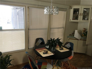 Kitchen eating area