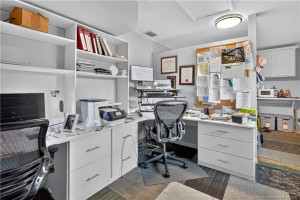 or possible 3rd bedroom