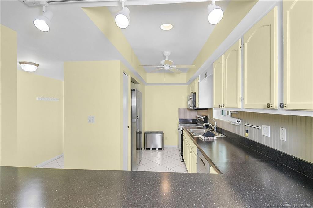 175 SE Saint Lucie Boulevard #B82, Stuart FL - photo 18 of 53