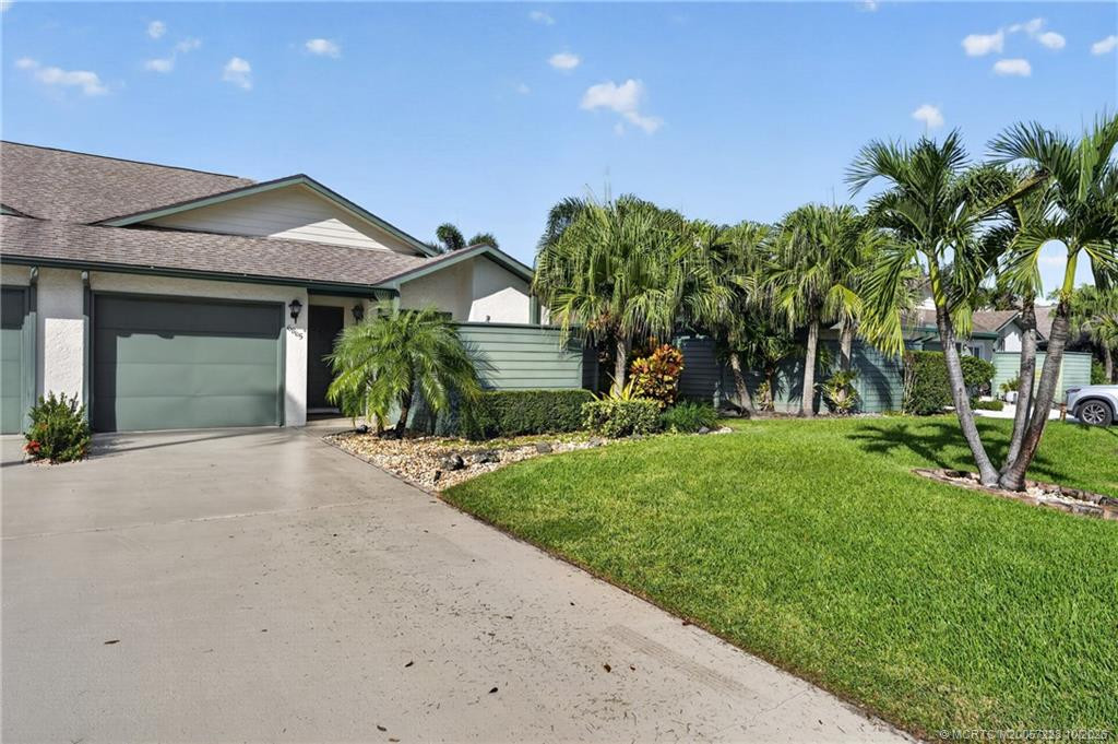 6865 SE Bunker Hill Drive, Hobe Sound, FL 33455 in Hobe Sound - property photo 2