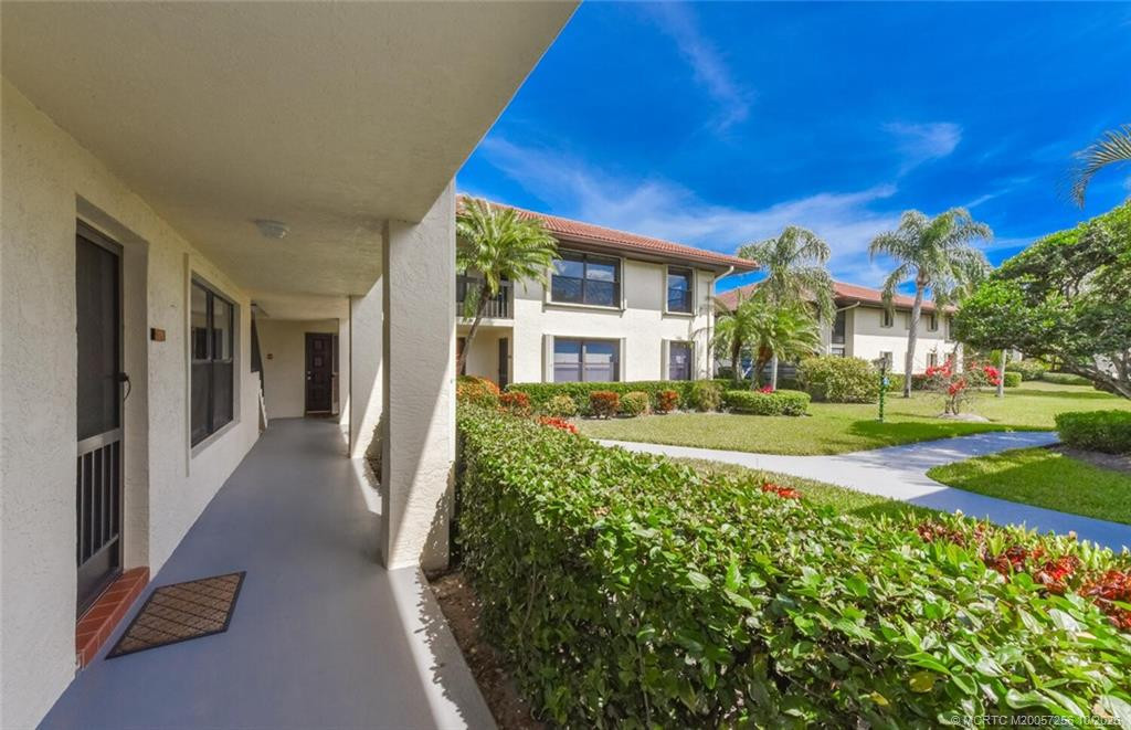 541 SW South River Drive 103, Stuart, FL 34997 in Stuart - property photo 5