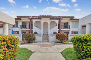 Photo for 6110 SE Martinique Drive 201, Stuart, FL 34997 - listing #M20057252 6110 SE Martinique Drive 201, Stuart, FL 34997