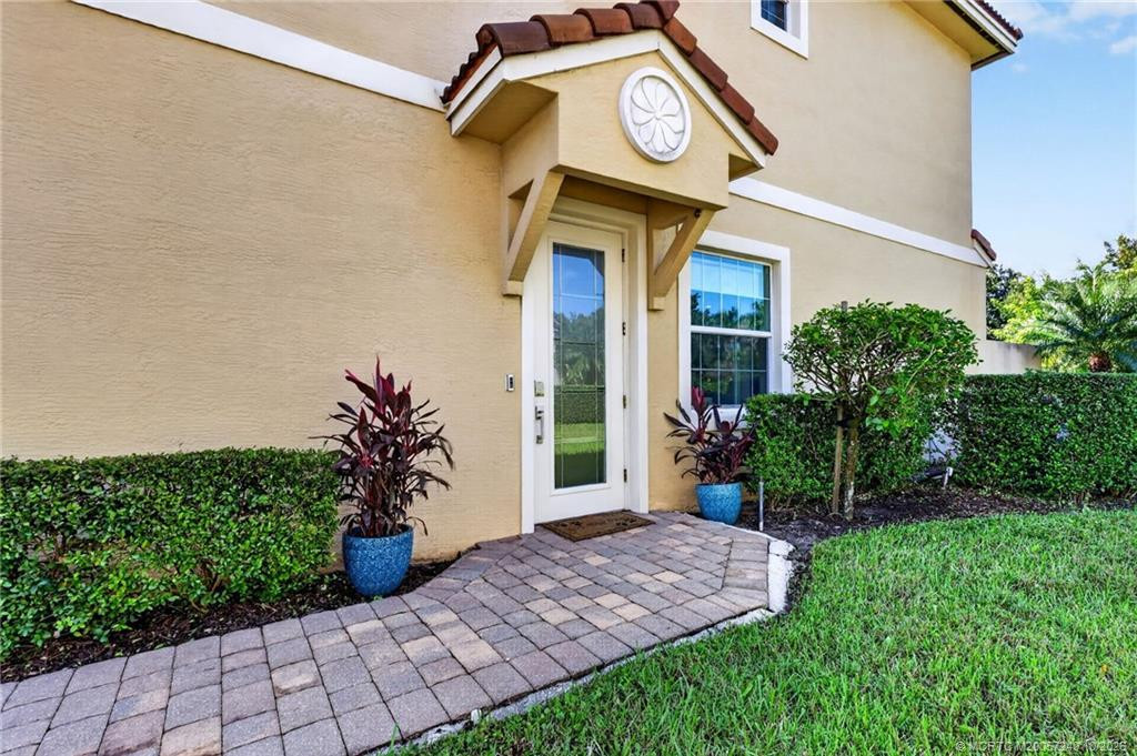 615 SW Glen Crest Way, Stuart, FL 34997 in Stuart - property photo 4