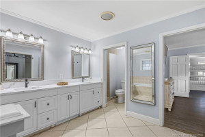 Double-sink and extra counter space