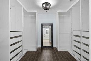 A finished closet for your wardrobe