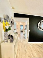 Hallway to bedrooms & laundry room