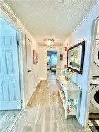 Hallway to bedrooms & laundry room