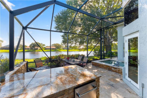 Screen Enclosed Patio w/Outdoor Kitchen & Spa