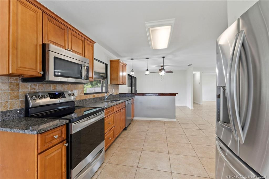 7003 Salerno Road, Fort Pierce FL - photo 7 of 41