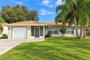 211 SE Sims Circle, Port St. Lucie, FL 34984