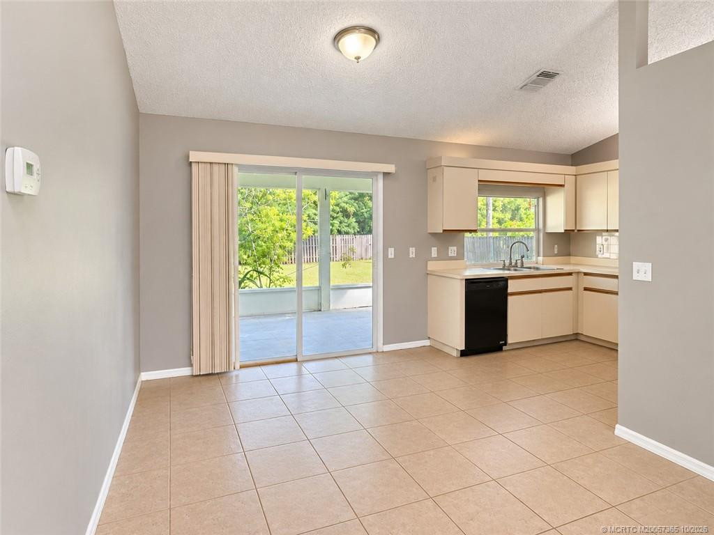 3 bedroom Single Family Residence at 211 SE Sims Circle, Port St Lucie Sec 39, Port St. Lucie — photo 5