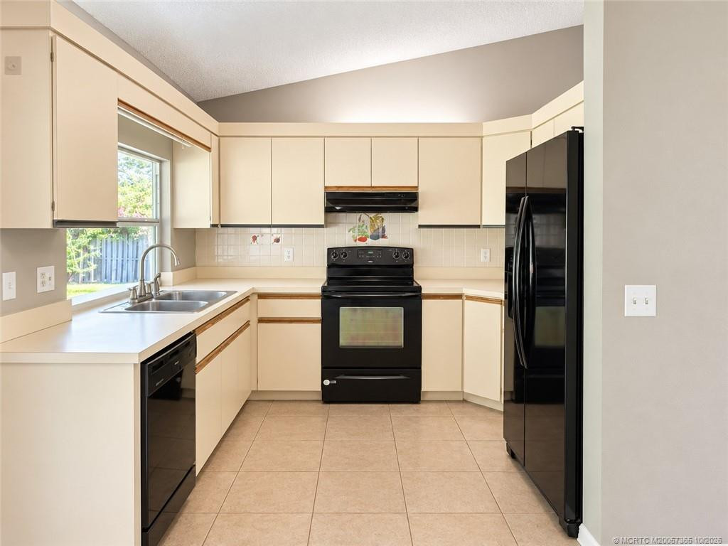 211 SE Sims Circle, Port St. Lucie FL - photo 7 of 20