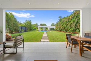 Beautiful Spacious Back Yard