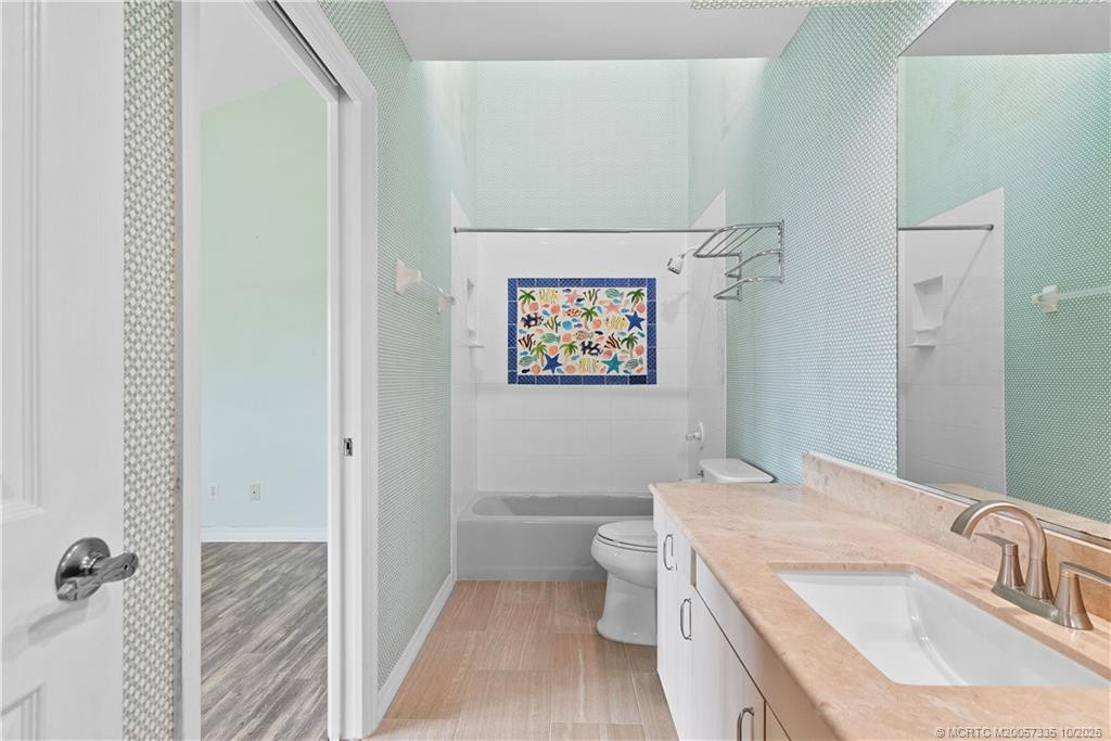 2nd bath on the 2nd floor