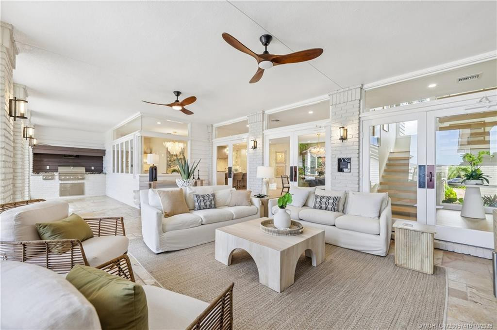 Bring the outdoors in with this fabulous screened living room