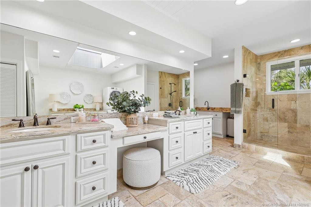 Dual sinks with dressing table