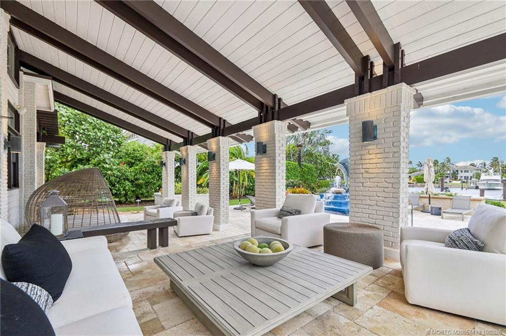 An exceptional setting for outdoor entertaining and relaxation