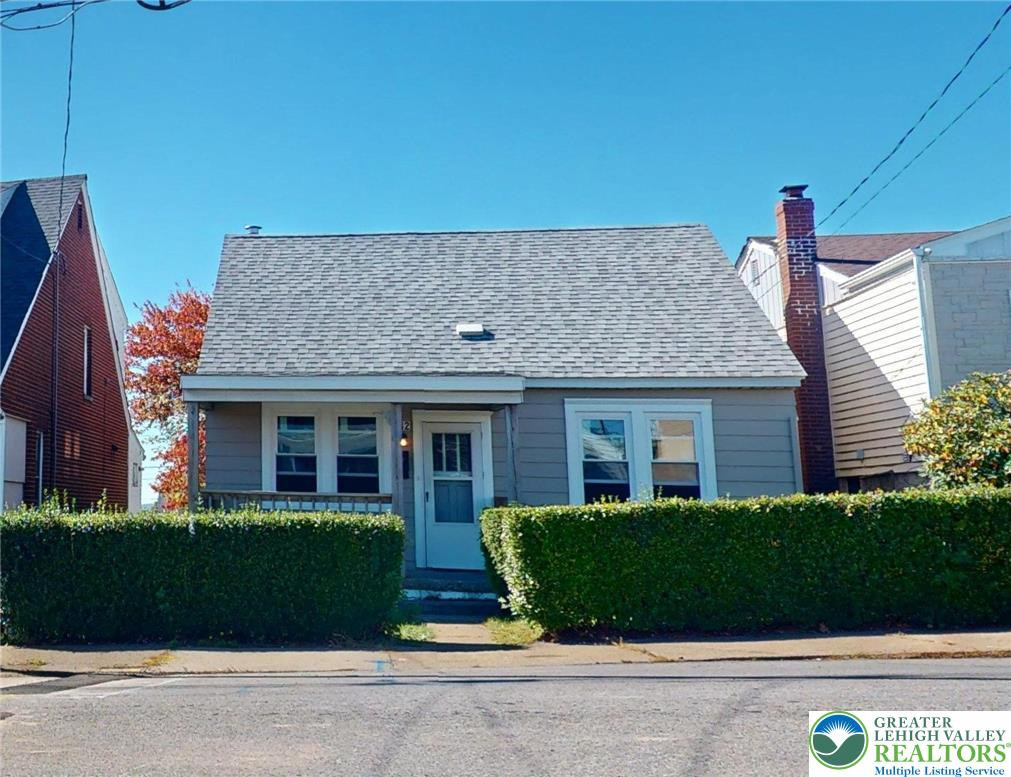 Remodeled Cape Cod w/ 1st FL BR/BA