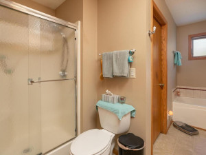 Photo for 1802 16th Avenue SW, Austin, MN 55912 - Listing #5723327 1802 16th Ave SW Austin MN-023-018-Bathroom-MLS_Size