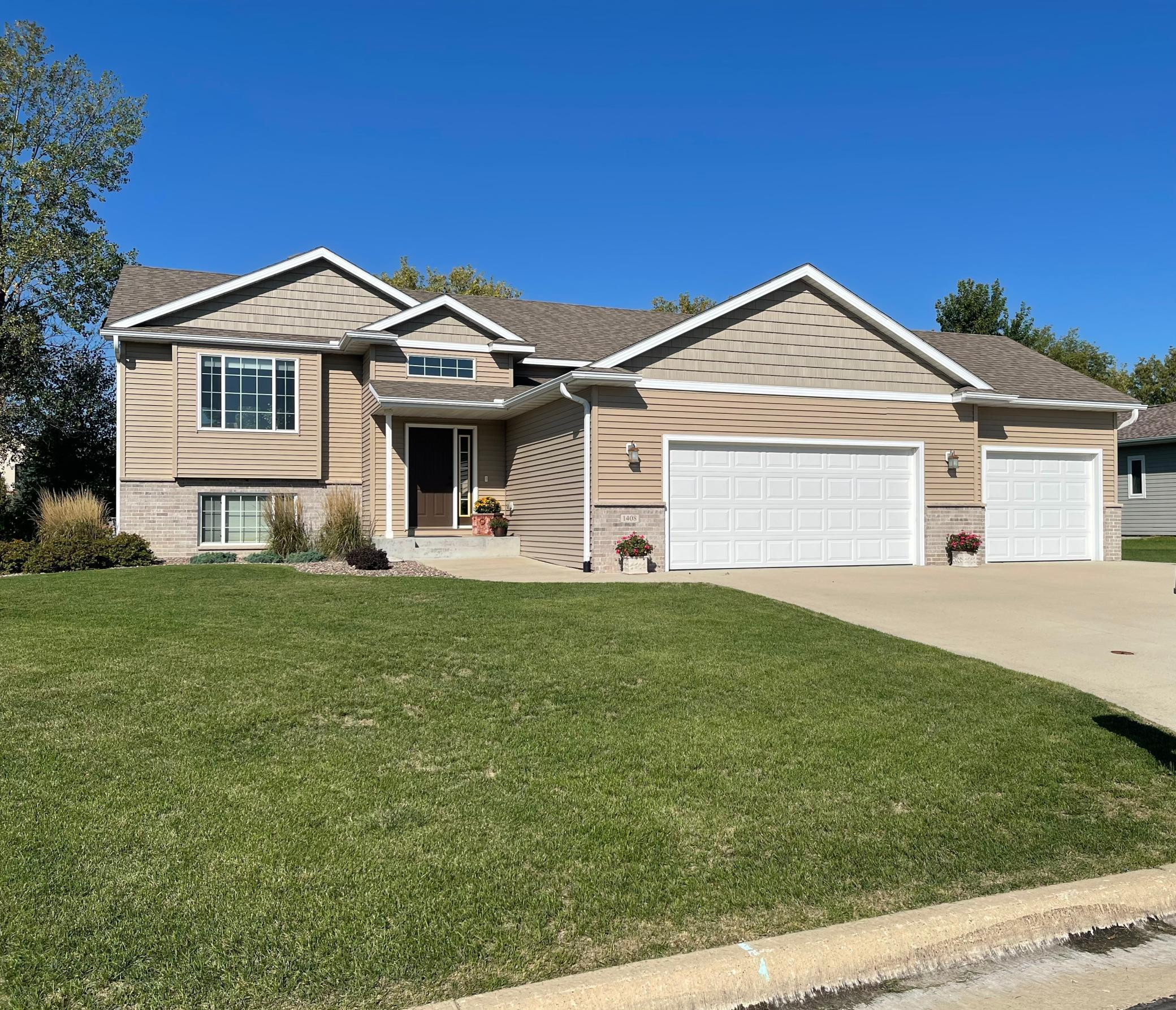 Photo for 1408 28th Street SW, Austin, MN 55912 - Listing #6095998 1408 28th Street SW, Austin, MN 55912
