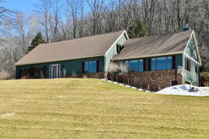 Photo for 205 Thomas Lane, Winona, MN 55987 - Listing #6164201 205 Thomas Lane, Winona, MN 55987