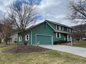 Photo for 53 Forest Oak Court, Winona, MN 55987 - Listing #6181485 53 Forest Oak Court, Winona, MN 55987