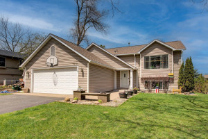 Photo for 7812 29th Street N, Oakdale, MN 55128 - Listing #6193596 Check out this wonderful 3 bedroom, 2 bath 1988 split-entry home in a lovely neighborhood in Oakdale. Quick access to 94, 694/494 and all the east side has to offer.