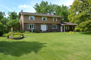 Photo for 2147 Clinton Drive, Winona, MN 55987 - Listing #6202540 2147 Clinton Drive, Winona, MN 55987