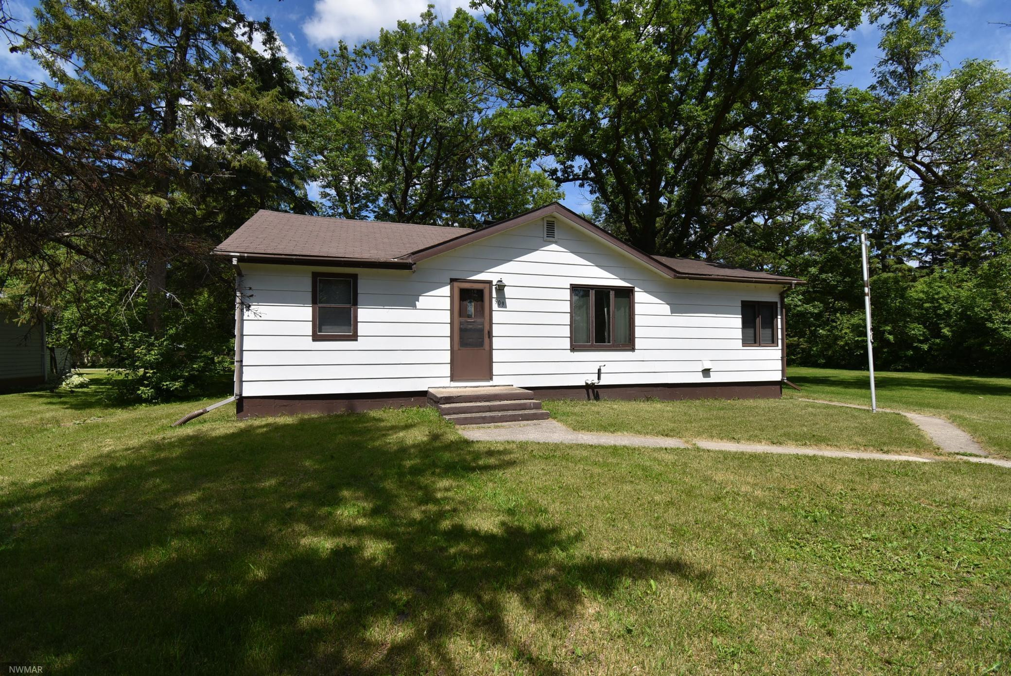 Photo for 909 Lake Street NE, Warroad, MN 56763 - Listing #5616937 909 Lake Street NE, Warroad, MN 56763