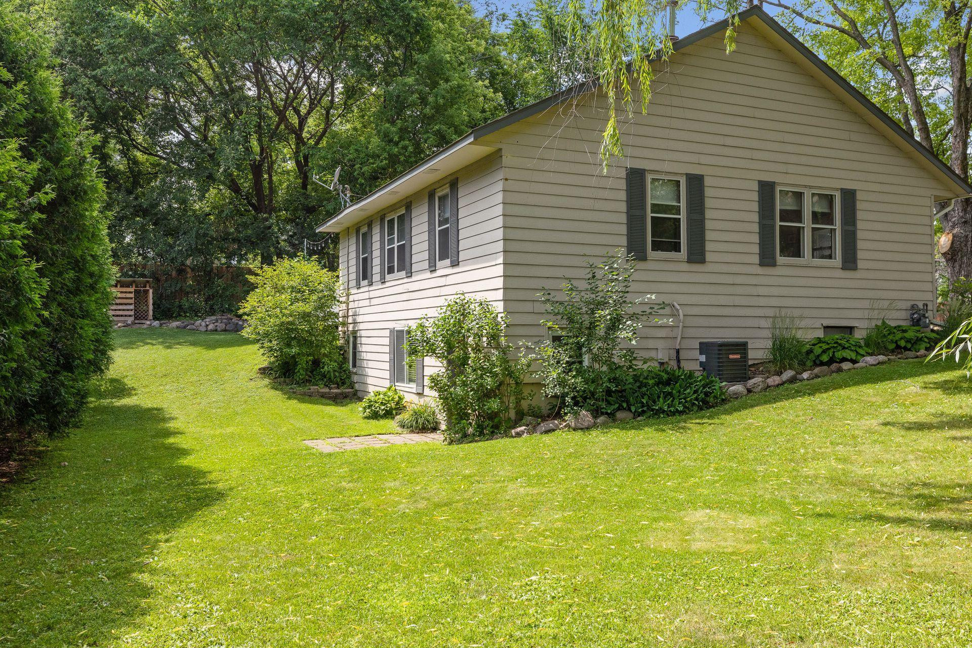 15601 Valley View Road, Eden Prairie, MN 55344 North Border Realty