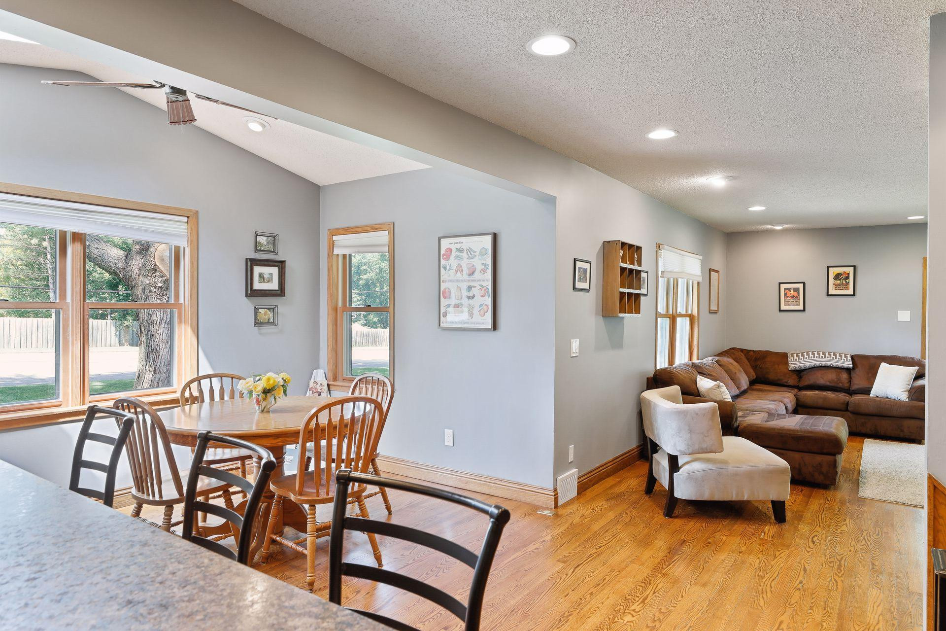 15601 Valley View Road, Eden Prairie, MN 55344 North Border Realty